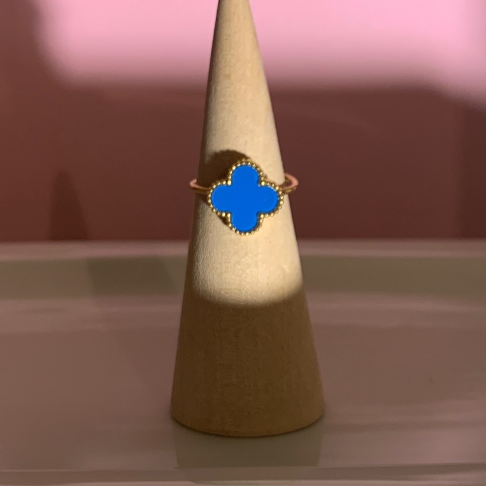 Clover Ring